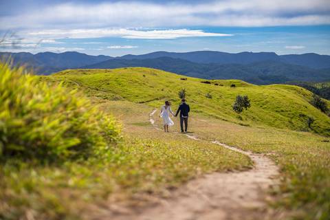 As melhores Inspiração criativas de fotos para ensaio Pré Wedding de casal, após casamento no civil no Morro do Capuava - Pirapora do Bom Jesus'