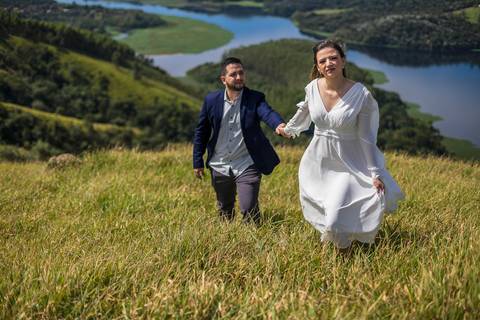 As melhores Inspiração criativas de fotos para ensaio Pré Wedding de casal, após casamento no civil no Morro do Capuava - Pirapora do Bom Jesus'