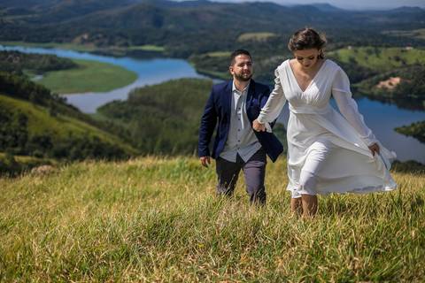 As melhores Inspiração criativas de fotos para ensaio Pré Wedding de casal, após casamento no civil no Morro do Capuava - Pirapora do Bom Jesus'