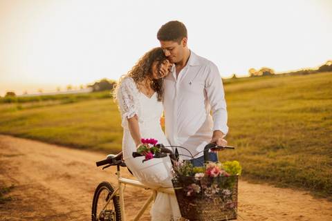 As melhores ideias e inspirações criativas de fotos para ensaio pré wedding na cidade das flores Holambra - SP'