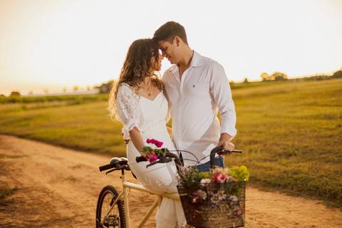 As melhores ideias e inspirações criativas de fotos para ensaio pré wedding na cidade das flores Holambra - SP'