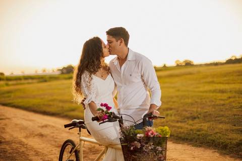 As melhores ideias e inspirações criativas de fotos para ensaio pré wedding na cidade das flores Holambra - SP'
