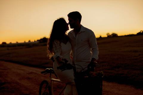 As melhores ideias e inspirações criativas de fotos para ensaio pré wedding na cidade das flores Holambra - SP'