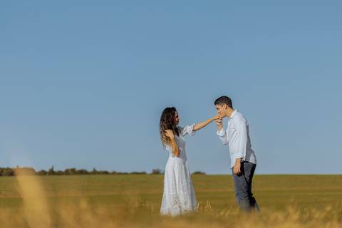 As melhores ideias e inspirações criativas de fotos para ensaio pré wedding na cidade das flores Holambra - SP'