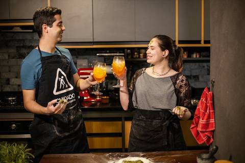 As melhores ideias e inspirações criativas de fotos para ensaio pré wedding na cozinha - SP'