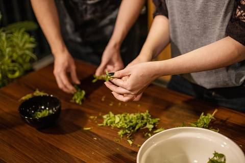 As melhores ideias e inspirações criativas de fotos para ensaio pré wedding na cozinha - SP'