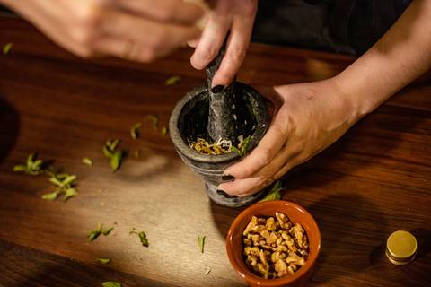 As melhores ideias e inspirações criativas de fotos para ensaio pré wedding na cozinha - SP'