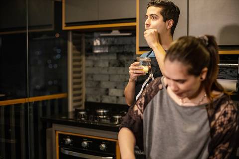 As melhores ideias e inspirações criativas de fotos para ensaio pré wedding na cozinha - SP'