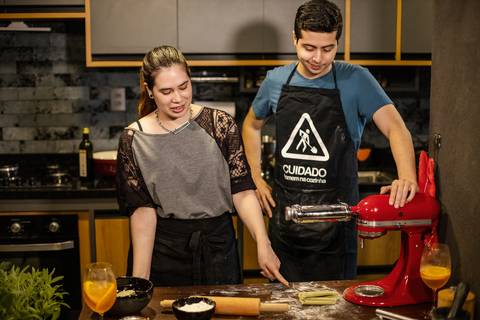 As melhores ideias e inspirações criativas de fotos para ensaio pré wedding na cozinha - SP'