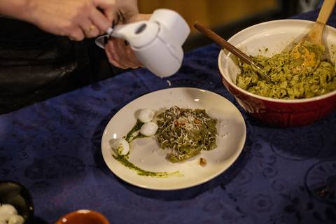 As melhores ideias e inspirações criativas de fotos para ensaio pré wedding na cozinha - SP'
