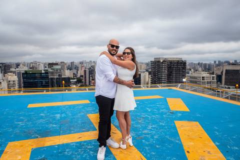As melhores ideias e inspirações criativas de fotos para ensaio pré wedding Heliponto - São Paulo'