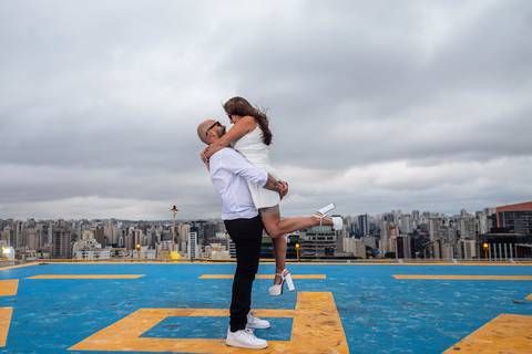 As melhores ideias e inspirações criativas de fotos para ensaio pré wedding Heliponto - São Paulo'