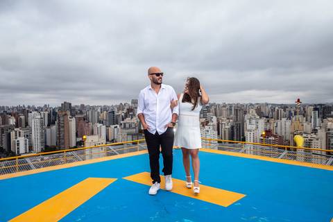 As melhores ideias e inspirações criativas de fotos para ensaio pré wedding Heliponto - São Paulo'