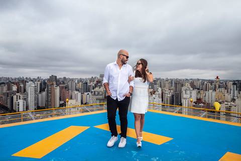 As melhores ideias e inspirações criativas de fotos para ensaio pré wedding Heliponto - São Paulo'