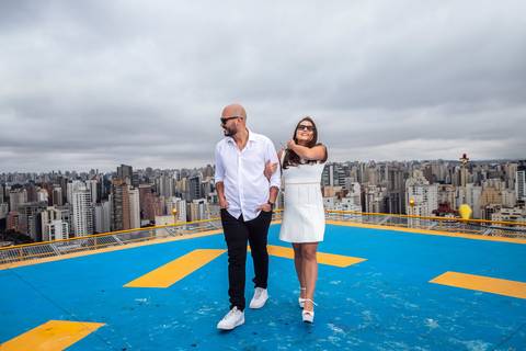 As melhores ideias e inspirações criativas de fotos para ensaio pré wedding Heliponto - São Paulo'