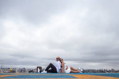 As melhores ideias e inspirações criativas de fotos para ensaio pré wedding Heliponto - São Paulo'
