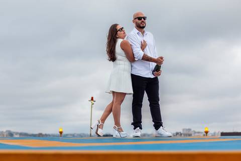 As melhores ideias e inspirações criativas de fotos para ensaio pré wedding Heliponto - São Paulo'