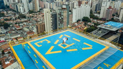 As melhores ideias e inspirações criativas de fotos para ensaio pré wedding Heliponto - São Paulo'