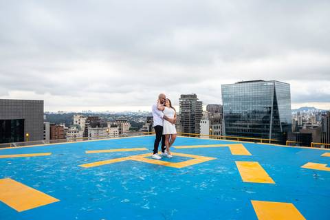 As melhores ideias e inspirações criativas de fotos para ensaio pré wedding Heliponto - São Paulo'