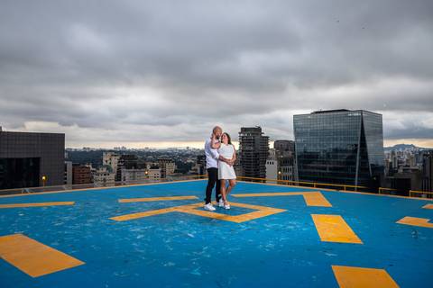 As melhores ideias e inspirações criativas de fotos para ensaio pré wedding Heliponto - São Paulo'