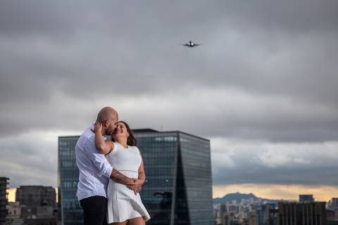 As melhores ideias e inspirações criativas de fotos para ensaio pré wedding Heliponto - São Paulo'