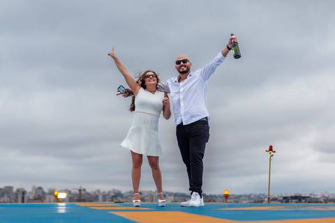 As melhores ideias e inspirações criativas de fotos para ensaio pré wedding Heliponto - São Paulo'