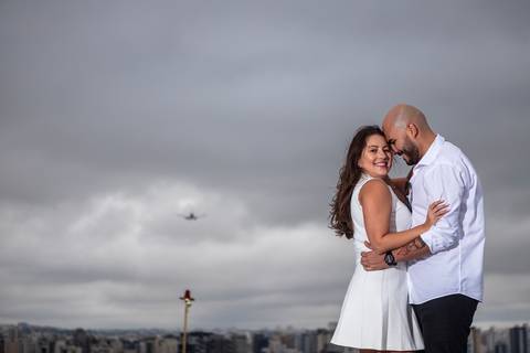 As melhores ideias e inspirações criativas de fotos para ensaio pré wedding Heliponto - São Paulo'