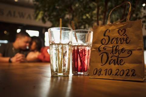 As melhores ideias e inspirações criativas de fotos para ensaio pré wedding no The New York Coffee - SP'