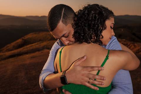 As melhores ideias e inspirações criativas de fotos para ensaio pré wedding no Morro do Capuava - SP'