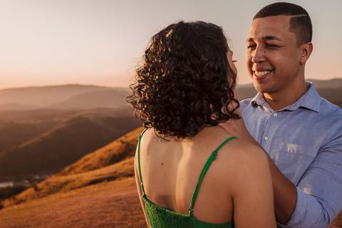 As melhores ideias e inspirações criativas de fotos para ensaio pré wedding no Morro do Capuava - SP'