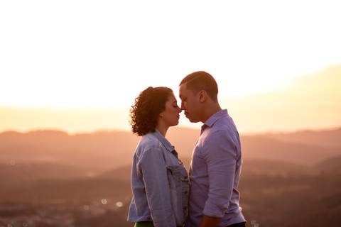 As melhores ideias e inspirações criativas de fotos para ensaio pré wedding no Morro do Capuava - SP'