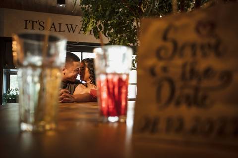 As melhores ideias e inspirações criativas de fotos para ensaio pré wedding no The New York Coffee - SP'