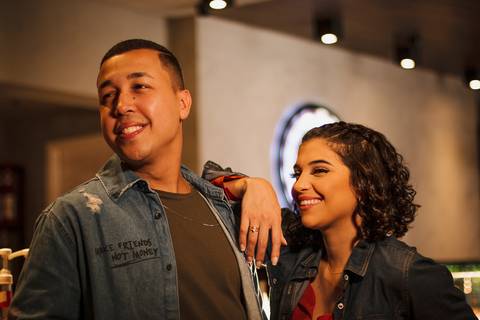 As melhores ideias e inspirações criativas de fotos para ensaio pré wedding no The New York Coffee - SP'