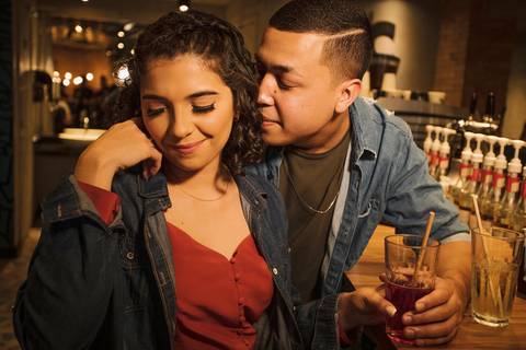 As melhores ideias e inspirações criativas de fotos para ensaio pré wedding no The New York Coffee - SP'