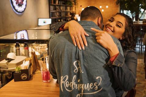 As melhores ideias e inspirações criativas de fotos para ensaio pré wedding no The New York Coffee - SP'