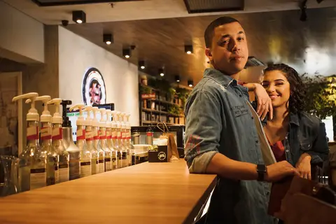 As melhores ideias e inspirações criativas de fotos para ensaio pré wedding no The New York Coffee - SP'