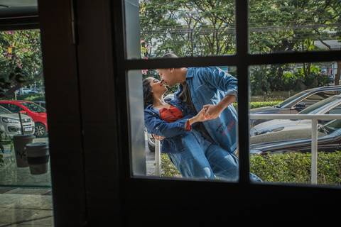 As melhores ideias e inspirações criativas de fotos para ensaio pré wedding no The New York Coffee - SP'