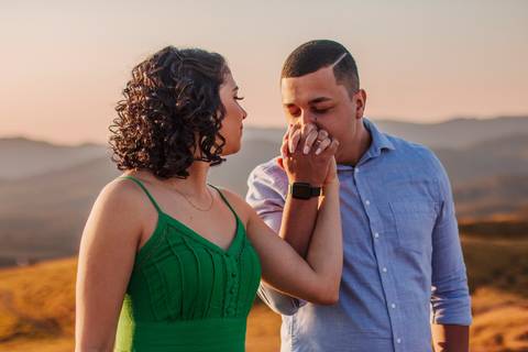 As melhores ideias e inspirações criativas de fotos para ensaio pré wedding no Morro do Capuava - SP'