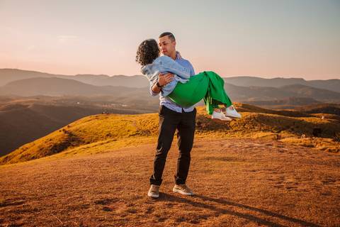 As melhores ideias e inspirações criativas de fotos para ensaio pré wedding no Morro do Capuava - SP'