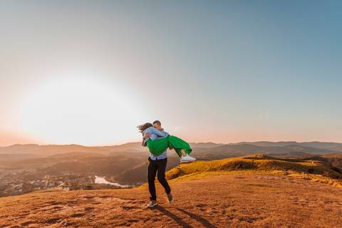 As melhores ideias e inspirações criativas de fotos para ensaio pré wedding no Morro do Capuava - SP'