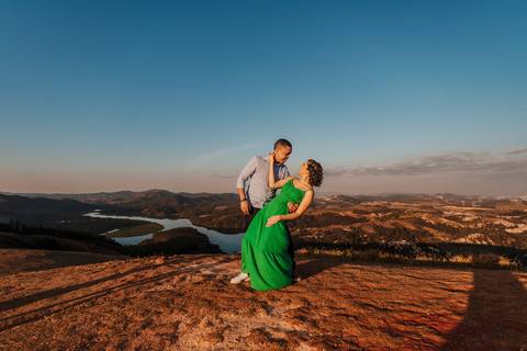 As melhores ideias e inspirações criativas de fotos para ensaio pré wedding no Morro do Capuava - SP'