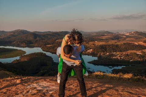 As melhores ideias e inspirações criativas de fotos para ensaio pré wedding no Morro do Capuava - SP'