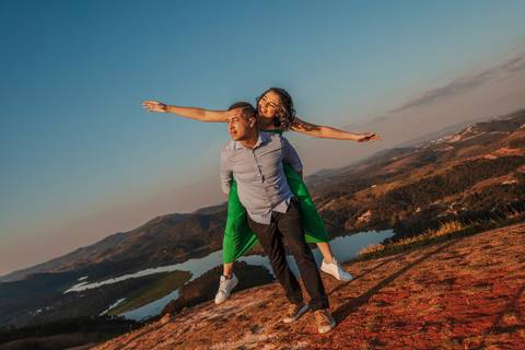 As melhores ideias e inspirações criativas de fotos para ensaio pré wedding no Morro do Capuava - SP'
