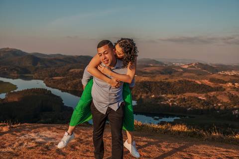 As melhores ideias e inspirações criativas de fotos para ensaio pré wedding no Morro do Capuava - SP'
