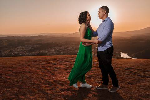 As melhores ideias e inspirações criativas de fotos para ensaio pré wedding no Morro do Capuava - SP'