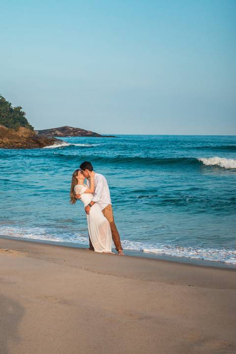 As melhores ideias e inspirações criativas de fotos para ensaio pré wedding na Praia de São Pedro - Guarujá - Litoral SP'