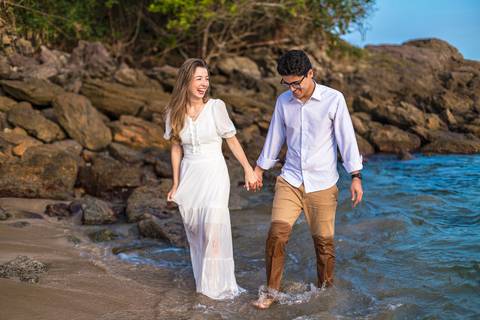 As melhores ideias e inspirações criativas de fotos para ensaio pré wedding na Praia de São Pedro - Guarujá - Litoral SP'