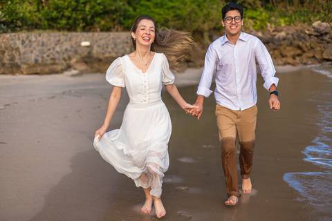 As melhores ideias e inspirações criativas de fotos para ensaio pré wedding na Praia de São Pedro - Guarujá - Litoral SP'