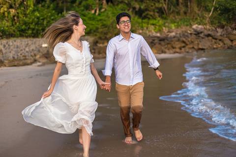 As melhores ideias e inspirações criativas de fotos para ensaio pré wedding na Praia de São Pedro - Guarujá - Litoral SP'