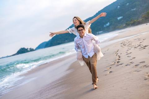 As melhores ideias e inspirações criativas de fotos para ensaio pré wedding na Praia de São Pedro - Guarujá - Litoral SP'